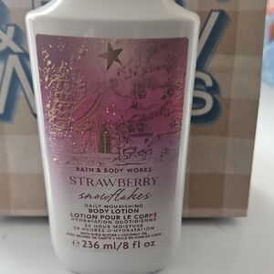 Bath & Body Works Strawberry Snowflakes Nourishing Lotion